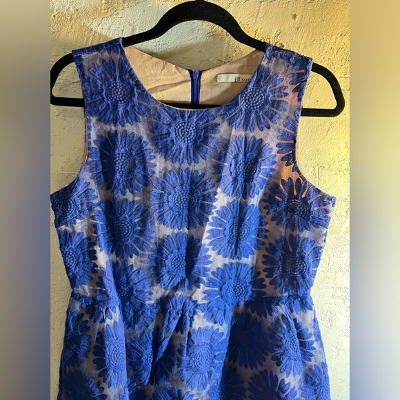 Party dress in purple by Ellison, mini w scalloped hem. Nude under lovely purple - Picture 2 of 11